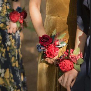 LING'S MOMENT WRIST CORSAGES IN BURGUNDY & NAVY